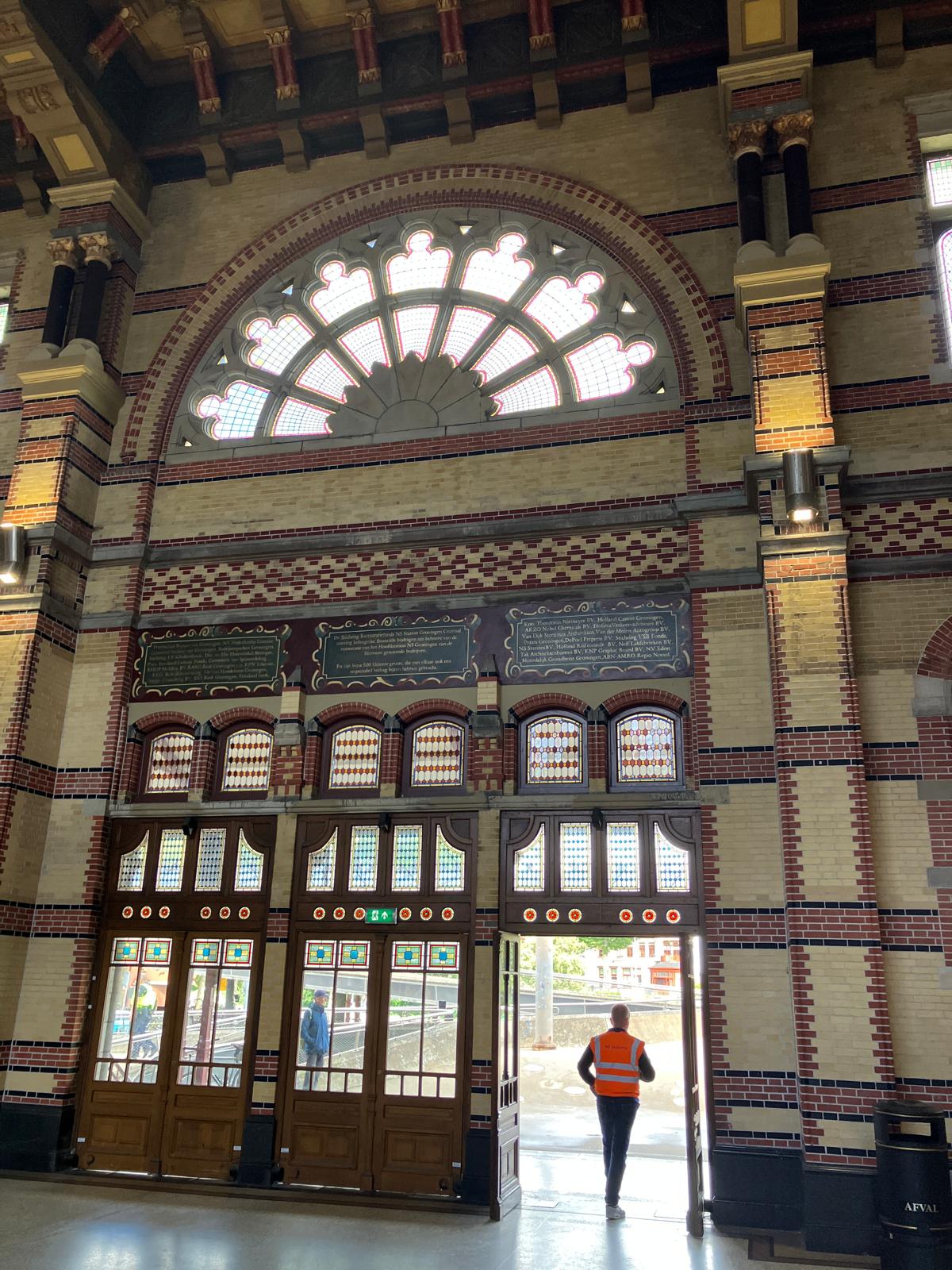 Foto 7 bij artikel "Aandachtspunten voor de blindengeleidelijnen in hoofdstation Groningen".