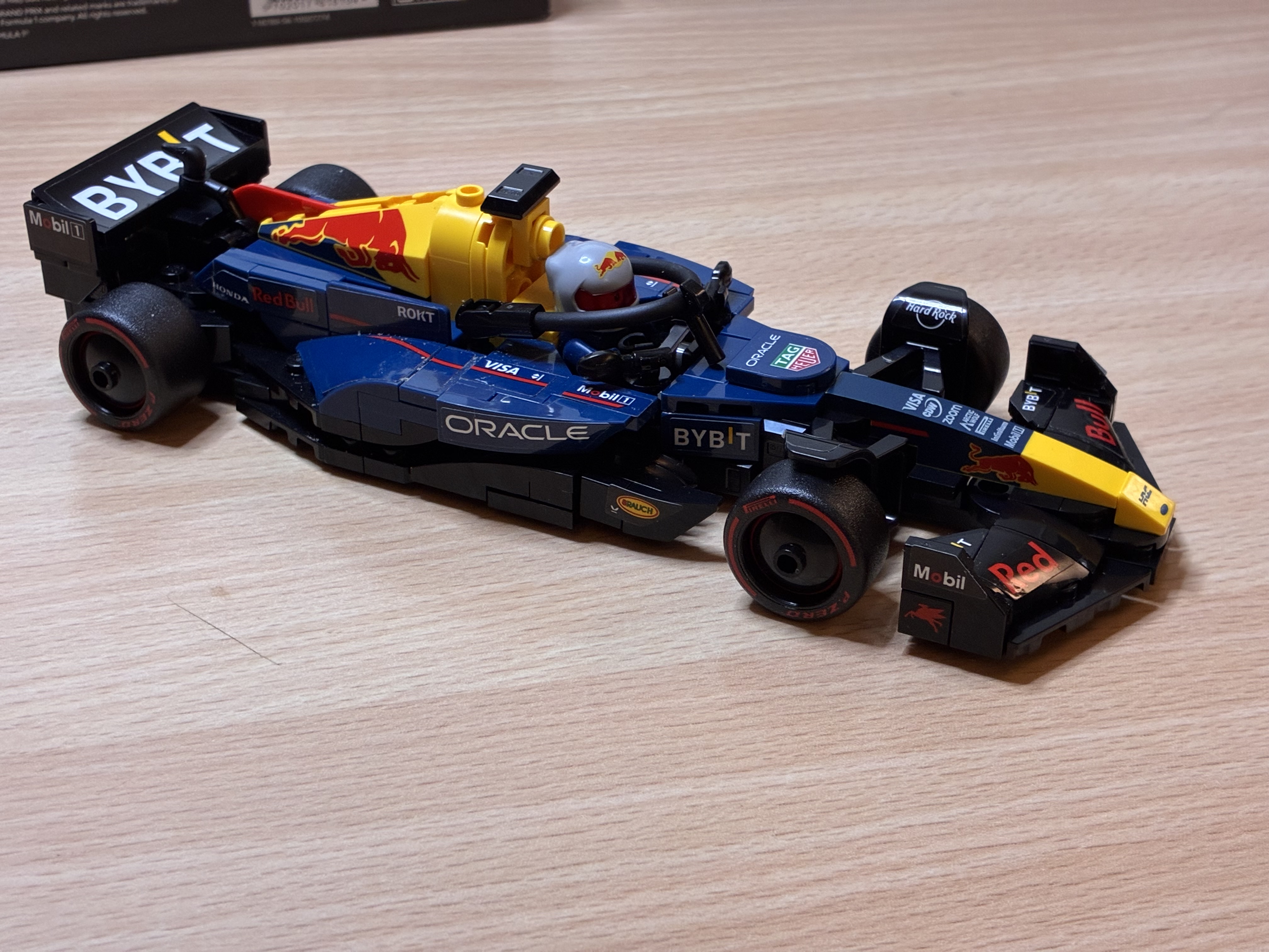 Foto 7 bij artikel "Met weinig zicht en op de tast een LEGO Red Bull F1 auto gebouwd!". Foto 7 bij artikel "Met weinig zicht en op de tast een LEGO Red Bull F1 auto gebouwd!".