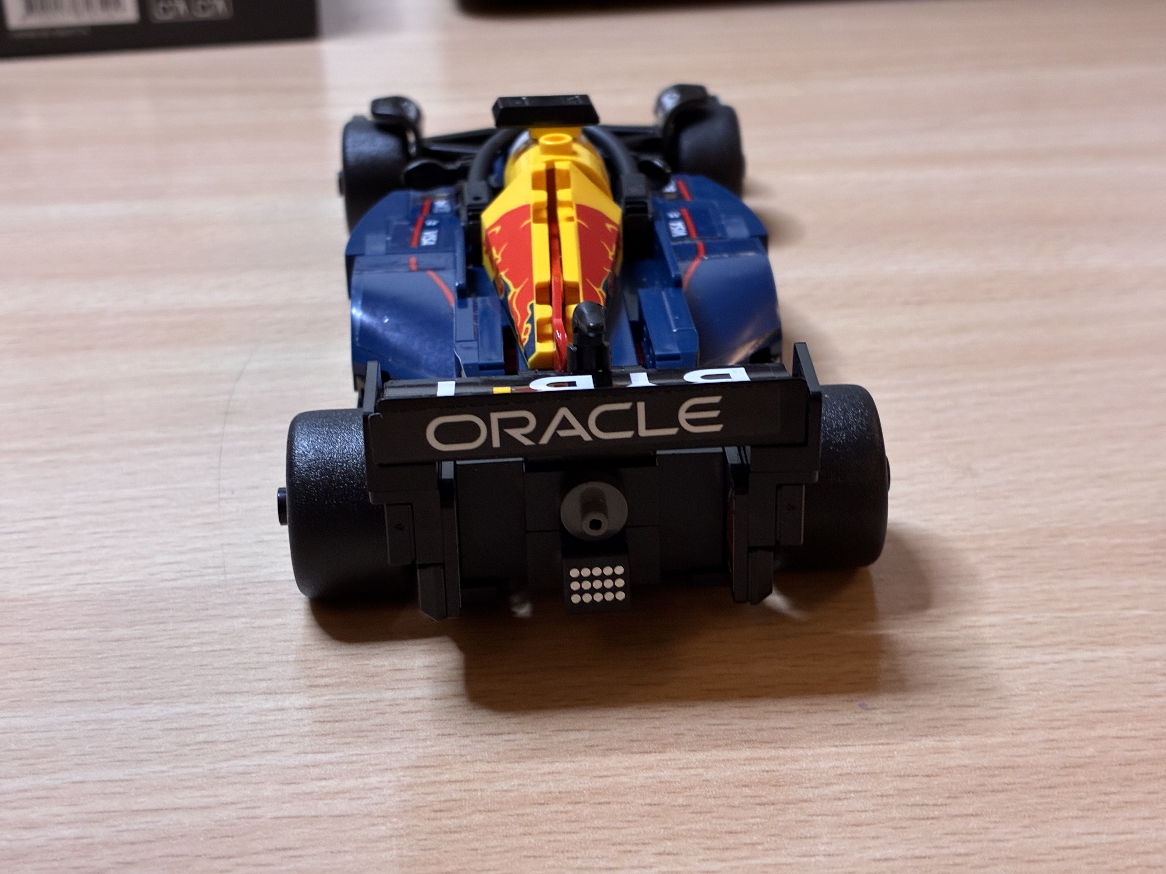 Foto 3 bij artikel "Met weinig zicht en op de tast een LEGO Red Bull F1 auto gebouwd!". Foto 3 bij artikel "Met weinig zicht en op de tast een LEGO Red Bull F1 auto gebouwd!".