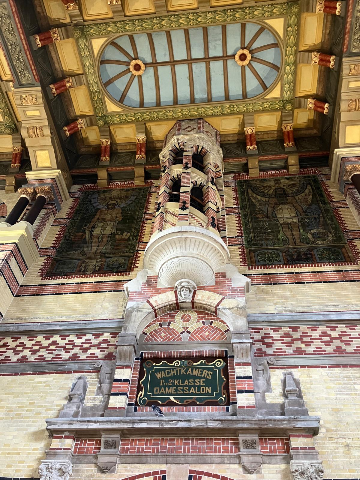 Foto 1 bij artikel "Aandachtspunten voor de blindengeleidelijnen in hoofdstation Groningen".